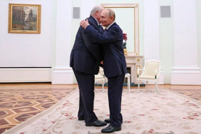 Как Лукашенко Путина от покушения спасал. Стареющие автократы тянут в новый год свои страхи